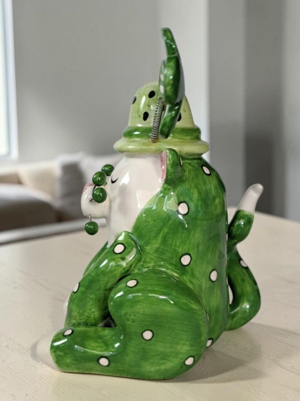 WhimsiClay Amy Lacombe Fancy Felines 5" Clover Green W Hat Figurine 2002 - Picture 5 of 14